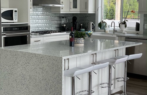 Shawnigan Lake House | Luxury Lakeside House with large outdoor sauna