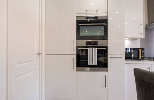 Basildon House | Luxury Langdon Hill Retreat | Jacuzzi Hot Tub| Gym Equipment | Basildon