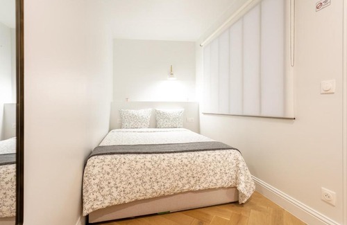 Les Halles Apartment | Luxury Living in Louvre