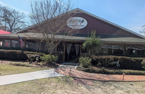Elizabethtown Resort | Luxury Lodging, Lakefront View, King Bed w/Private Bath, Private Patio, Full Efficiency Kitchen. Pet Friendly