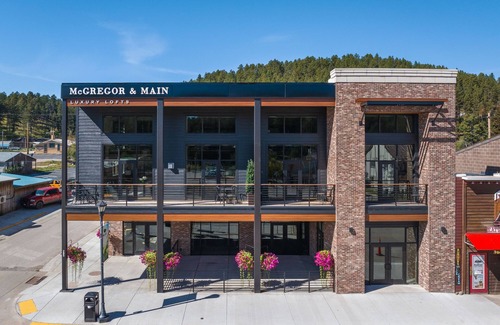 Hill City Apartment | Luxury Loft 7 Downtown Main Street