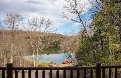 Schenevus Cabin | Luxury Log Cabin Lakefront, Game room & Fire Pit, Near all baseball camps