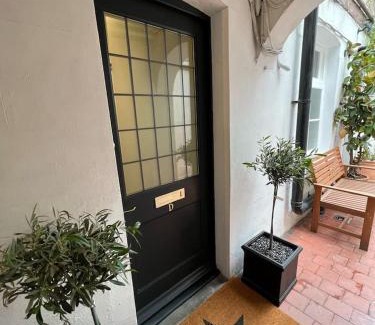 Vincent Square Apartment | Luxury London English Charm