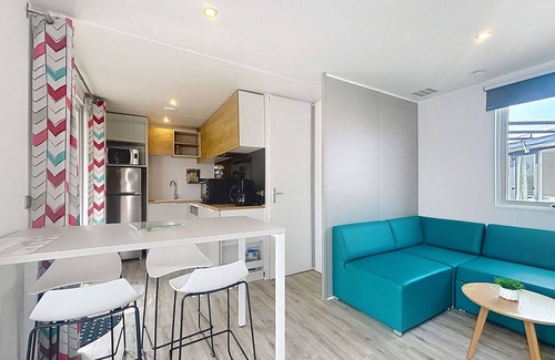 Jullouville-les-Pins House | Luxury Mobile-Home: 4 Guests, 2 Bedrooms, 200m from Beach, with Pool & Fitness Facilities