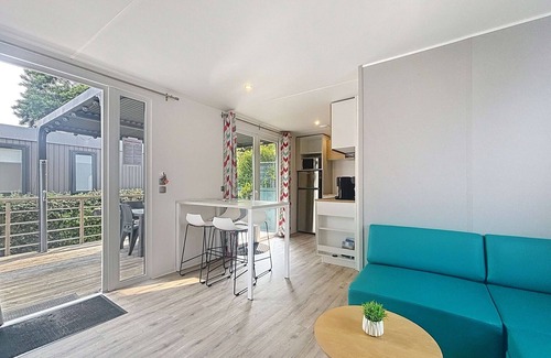 Jullouville-les-Pins House | Luxury Mobile-Home: 4 Guests, 2 Bedrooms, 200m from Beach, with Pool & Fitness Facilities