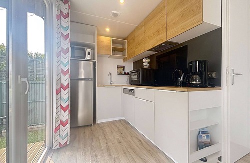 Jullouville-les-Pins House | Luxury Mobile-Home: 4 Guests, 2 Bedrooms, 200m from Beach, with Pool & Fitness Facilities