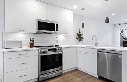 Sundance Estates House | Luxury, Modern Home in Village Core w/Hot Tub