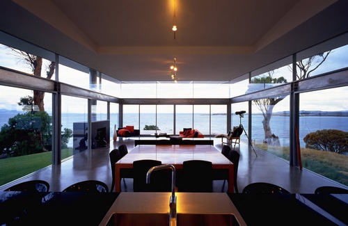 Rocky Hills Villa | Luxury modernist beach house retreat on Tasmania's beautiful East Coast