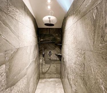 Kreuth House | Luxury Mountain View Chalet next to Tegernsee for Family & Friends - including Sauna & free parking