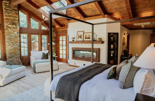 Mariposa Villa | Luxury Nature Getaway Stone House by Casa Oso