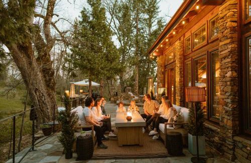 Mariposa Villa | Luxury Nature Getaway Stone House by Casa Oso