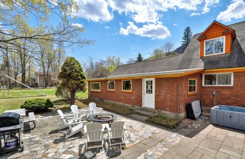 Hunter House | Luxury New Log home Pool Sauna Hot Tub Game Room