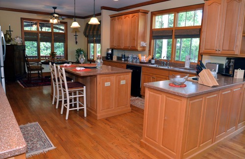Mount Berry House | Luxury NW Ga Lake Home On 90 Acres near Rome Braves, Berry College, Barnsley