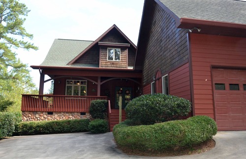 Mount Berry House | Luxury NW Ga Lake Home On 90 Acres near Rome Braves, Berry College, Barnsley