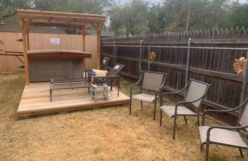 Heart of Lubbock Apartment | Luxury Oasis- 1 bedroom romantic getaways