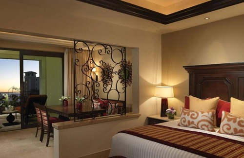 Marina Hotel | Luxury ocean front studio in 5 diamond resort