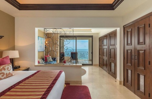 Marina Hotel | Luxury ocean front studio in 5 diamond resort