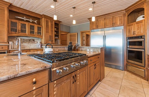 Neskowin House | Luxury Ocean Front. 9 Bdrm, 7 bth. 7400 sq/ft. Theater room, game rm, hot tub