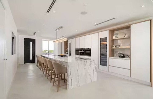 Nassau Condo | Luxury Oceanfront Oasis: 4BR Condo with Stunning Views & Exclusive Beach Access!