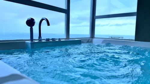 Uswetakeiyawa Apartment | Luxury Oceanfront Penthouse in Uswetakeiyawa