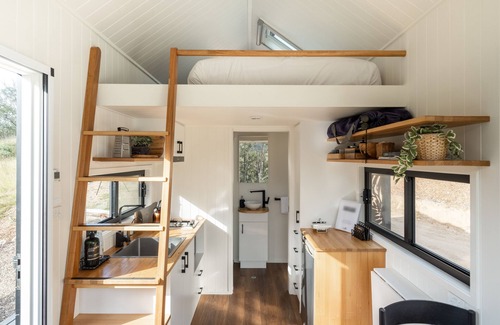 Joadja Cabin | Luxury Off-Grid Tiny House in the beautiful Southern Highlands