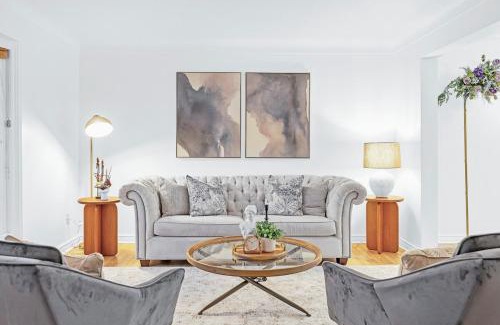 Historic Old Town Villa | Luxury Old Town Winter Retreat- Hot Tub and Games