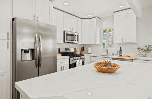 Hillcrest House | Luxury on Lewis By Cardo - Jacuzzi Fire Pit