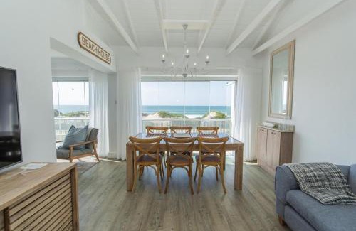 Pollok Beach Apartment | Luxury On The Beach