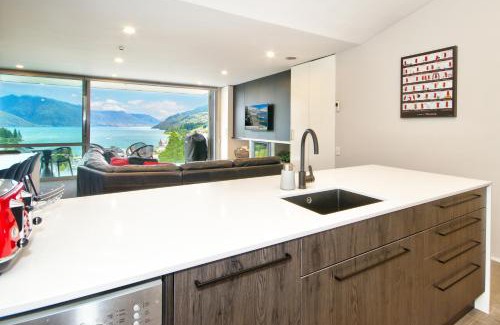 Queenstown City Centre Apartment | Luxury on the Lake