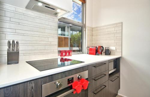 Queenstown City Centre Apartment | Luxury on the Lake