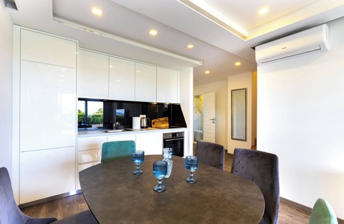 Donja luka Apartment | Luxury Penthouse Apt on beach Makarska