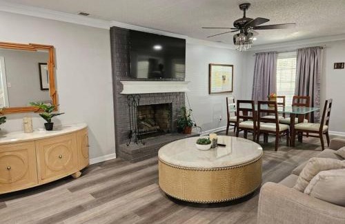Cordova House | Luxury Pool with King beds Near Shops and Dining