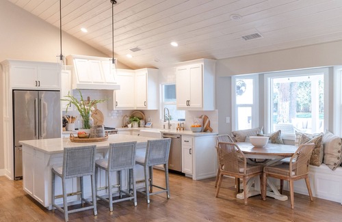 Chico House | Luxury ranch style home with park like setting in North Chico!