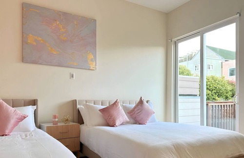 Visitacion Valley House | Luxury Retreat: Cinema, Gym, BBQ