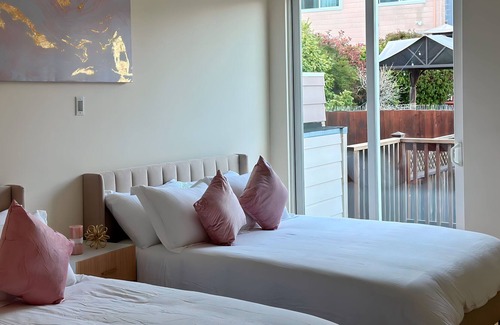 Visitacion Valley House | Luxury Retreat: Cinema, Gym, BBQ