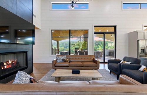 Broken Bow House | Luxury Retreat in Broken Bow