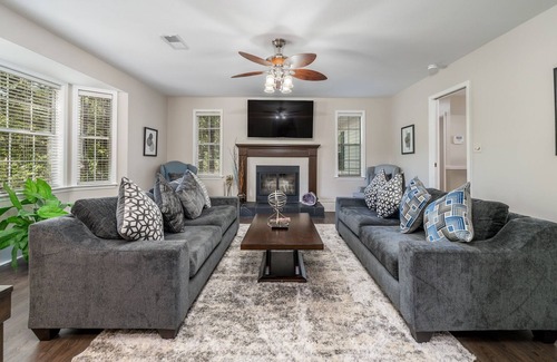 Mid America House | Luxury Rock Creek INN near Lake Hamilton