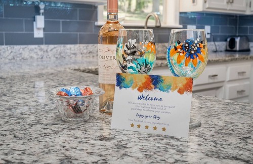 Mid America House | Luxury Rock Creek INN near Lake Hamilton