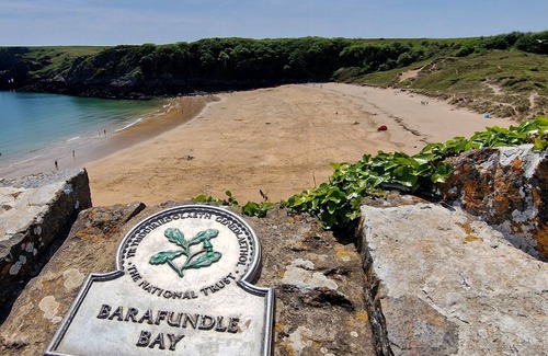 Milford Haven Cabin | Luxury Sea View Modernised Pembrokeshire Cottage