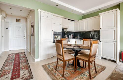 Sariyer Apartment | Luxury Seaside Apartment with Bosphorus View in Sarıyer