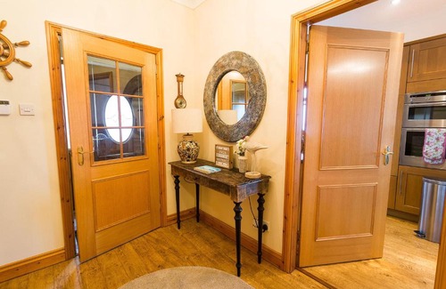 Kirkcaldy Apartment | Luxury Seaside Home with Incredible Views