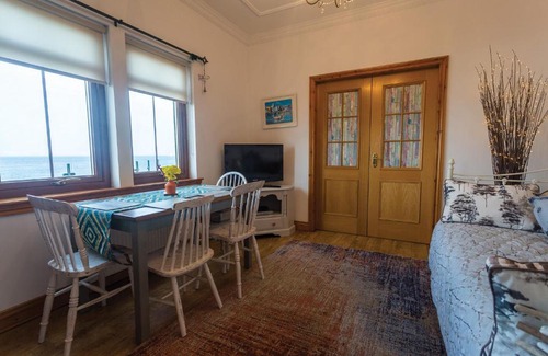 Kirkcaldy Apartment | Luxury Seaside Home with Incredible Views