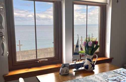 Kirkcaldy Apartment | Luxury Seaside Home with Incredible Views