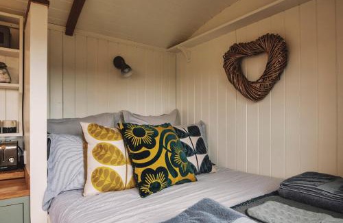 Mabe Other | Luxury Shepherd's Hut on Meadow with Outdoor Bath in Mid Cornwall