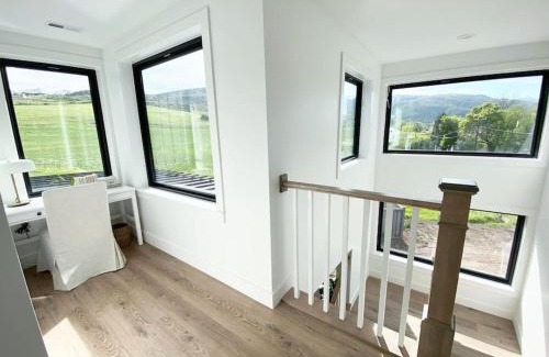 Ogden House | Luxury Ski Home 5 min from SnowBasin, 50' from Pineview Lake