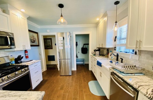 Lawton House | Luxury! Sleeps 8 adults&2babies +HotTub +grill/firepit