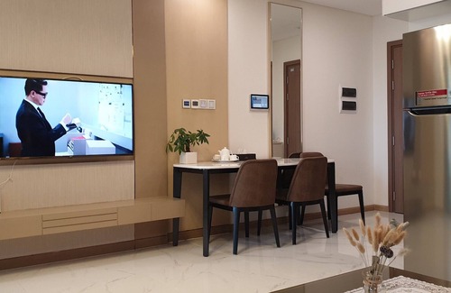 Hang Xanh Apartment | Luxury Smart Apartment at Landmark 81 Tallest building in VN