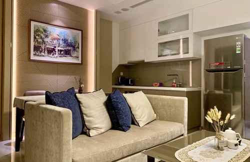 Hang Xanh Apartment | Luxury Smart Apartment at Landmark 81 Tallest building in VN