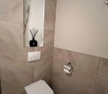 Bodegraven Apartment | Luxury Spa with Sauna, Bath and Cinema Private