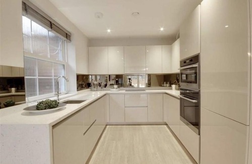 Totteridge Apartment | Luxury, Spacious Two bedroom in London